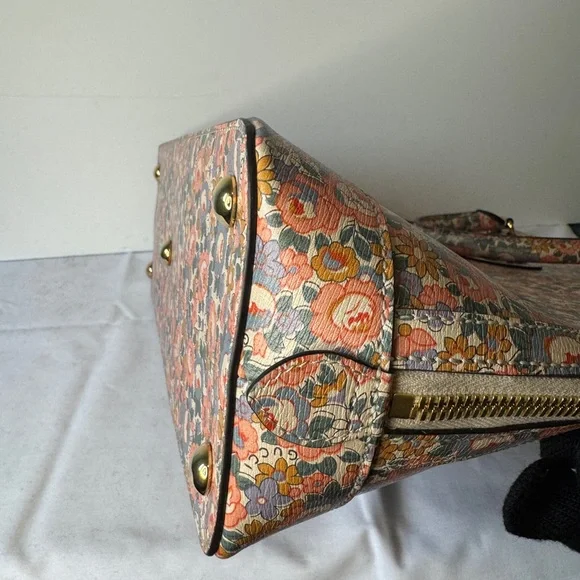 Gucci Floral Liberty Canvas Top-Handle Duffel — Coral, Beige, Green - Picture 5 of 12